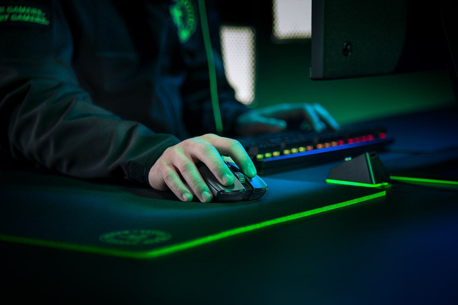 Chuột Razer Viper Ultimate Wireless Gaming Mouse (RZ01-03050100-R3A1) sử dụng công nghệ không dây cao cấp